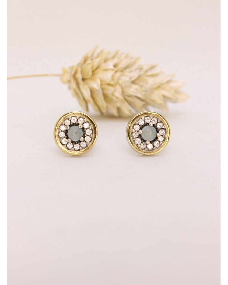 Pendientes de oro y plata de ley.
8mm de diámetro, calcedonia verde y cierre de presión.