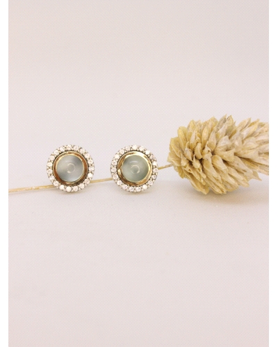 Pendientes de oro y plata de ley (925)
7mm de diámetro, calcedonia verde y cierre de presión.