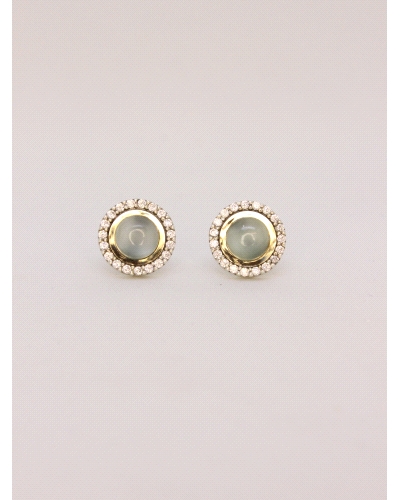 Pendientes de oro y plata de ley (925)
7mm de diámetro, calcedonia verde y cierre de presión.