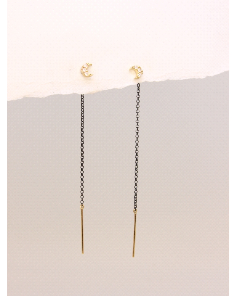 Pendientes de oro y cadena plata de ley ( 925) con rutenio negro.