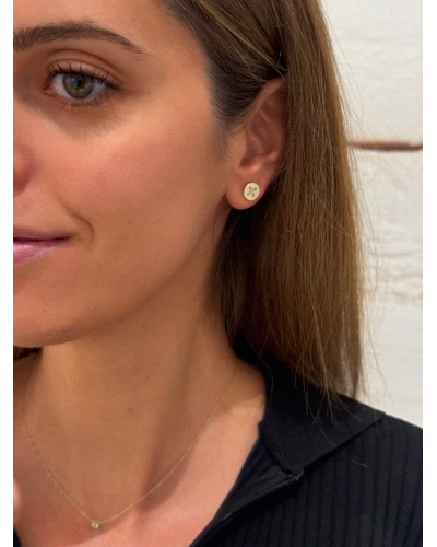 Pendientes de plata de ley ( 925) con laminas de oro.
Cierre de presión. Medida 8 mm de diametro.