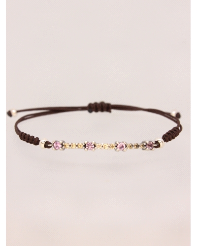 Pulsera de plata de ley, espinelas blancas y rosas.
Ajustable a todas las medidas mediante cierre en forma de nudo corredero.