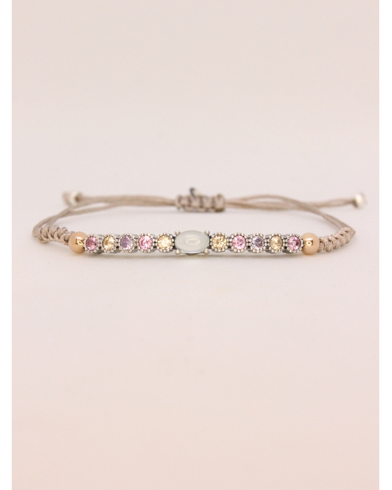 Pulsera de plata con calcedonia verde central talla cabujón y espinelas de colores.
Ajustable a todas las medidas mediante cier