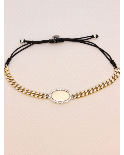 Pulsera de plata de ley con oro, espinelas blancas.
Ajustable a todas las medidas mediante cierre en forma de nudo corredero.