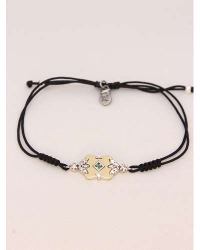 Pulsera de plata de ley con oro, espinelas blancas y verde central.
Ajustable a todas las medidas mediante cierre en forma de n