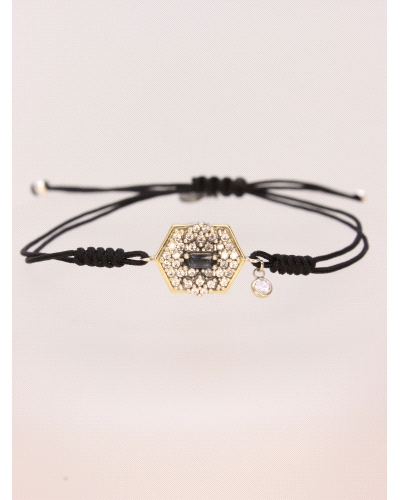 Pulsera de plata de ley con oro, espinelas blancas y azul central.
Ajustable a todas las medidas mediante cierre en forma de nu