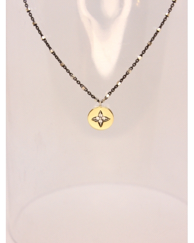 Collar de plata con lamina de oro y cadena de plata con rutenio negro.