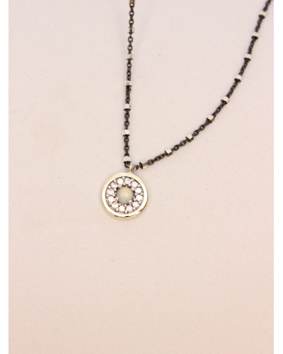 Colgante con bisel de oro macizo, plata de ley, espinela blanca, calcedonia verde y cadena de plata bicolor con rutenio.
Largo 