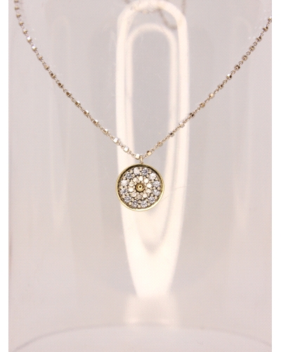 Colgante con bisel y centro de oro macizo, plata de ley, espinela blanca y azul claro.
Cadena de plata.
Largo de cadena: 42 cm