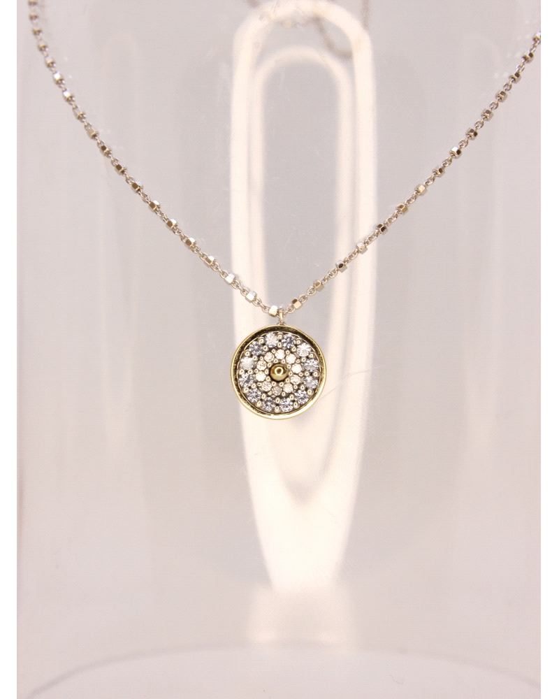 Colgante con bisel y centro de oro macizo, plata de ley, espinela blanca y azul claro.
Cadena de plata.
Largo de cadena: 42 cm