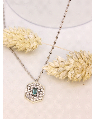 Colgante con bisel de oro macizo, plata de ley, espinela blanca, cuarzo hidrotermal paraiba y cadena de plata.
Largo de cadena: