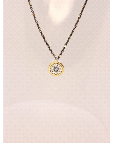 Colgante con bisel de oro macizo, plata de ley, espinela blanca, cuarzo hidrotermal azul y cadena de plata bicolor con rutenio.
