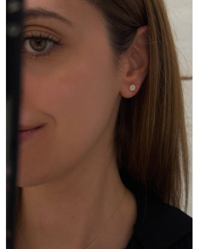 <P>Pendientes de oro amarillo de 18kts tipo boton con circonitas blancas.</P>
<P>Cierre de presión.</P>
<P>Medida: 6 mm de dia