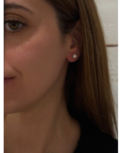 <P>Pendientes de oro amarillo de 18kts en forma de estrella con circonitas blancas.</P>
<P>Cierre de presión.</P>
<P>Medida : 