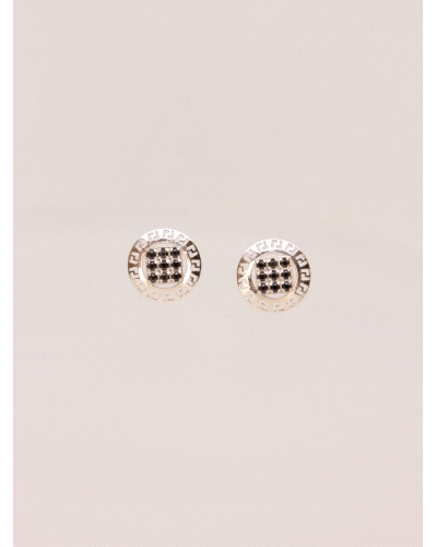 <P>Pendientes tipo boton de oro blanco de 18 kt y circonitas negras.</P>
<P>Medida: 8,5 mm de diametro</P>
<P>Cierre de presio