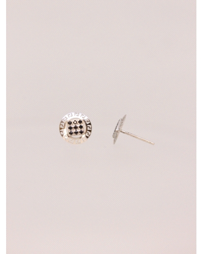 <P>Pendientes tipo boton de oro blanco de 18 kt y circonitas negras.</P>
<P>Medida: 8,5 mm de diametro</P>
<P>Cierre de presio