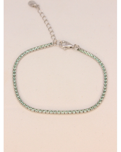 Pulsera tipo tennis elaborada en plata 925, con una delicada hilera de circonias azul verdoso finamente engastadas que reflejan 