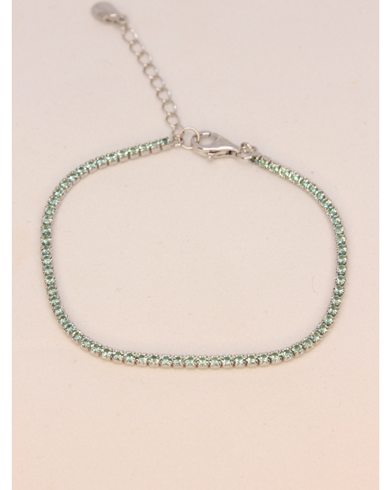 Pulsera tipo tennis elaborada en plata 925, con una delicada hilera de circonias azul verdoso finamente engastadas que reflejan 