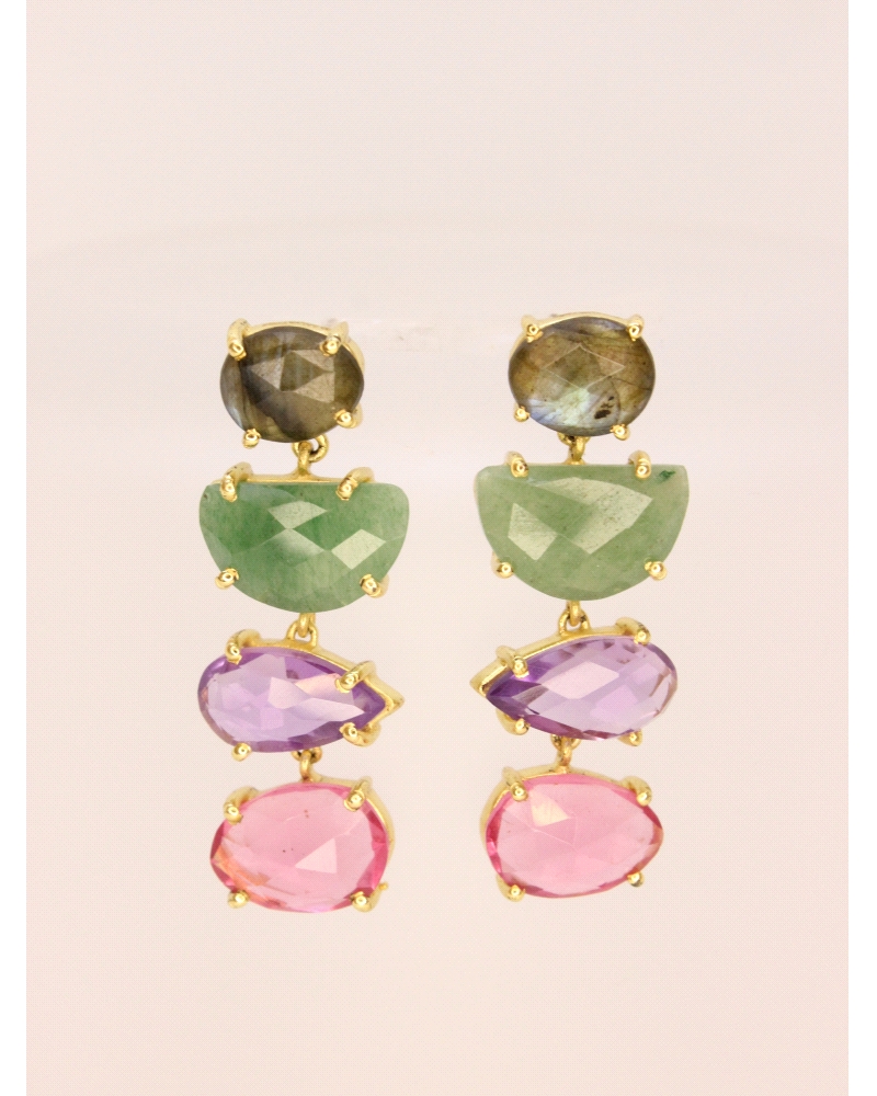 <P>Pendientes de plata (925) con baño de oro amarillo y piedras de colores. Cierre de presión.</P>
<P>Medida: 46 mm de largo.</