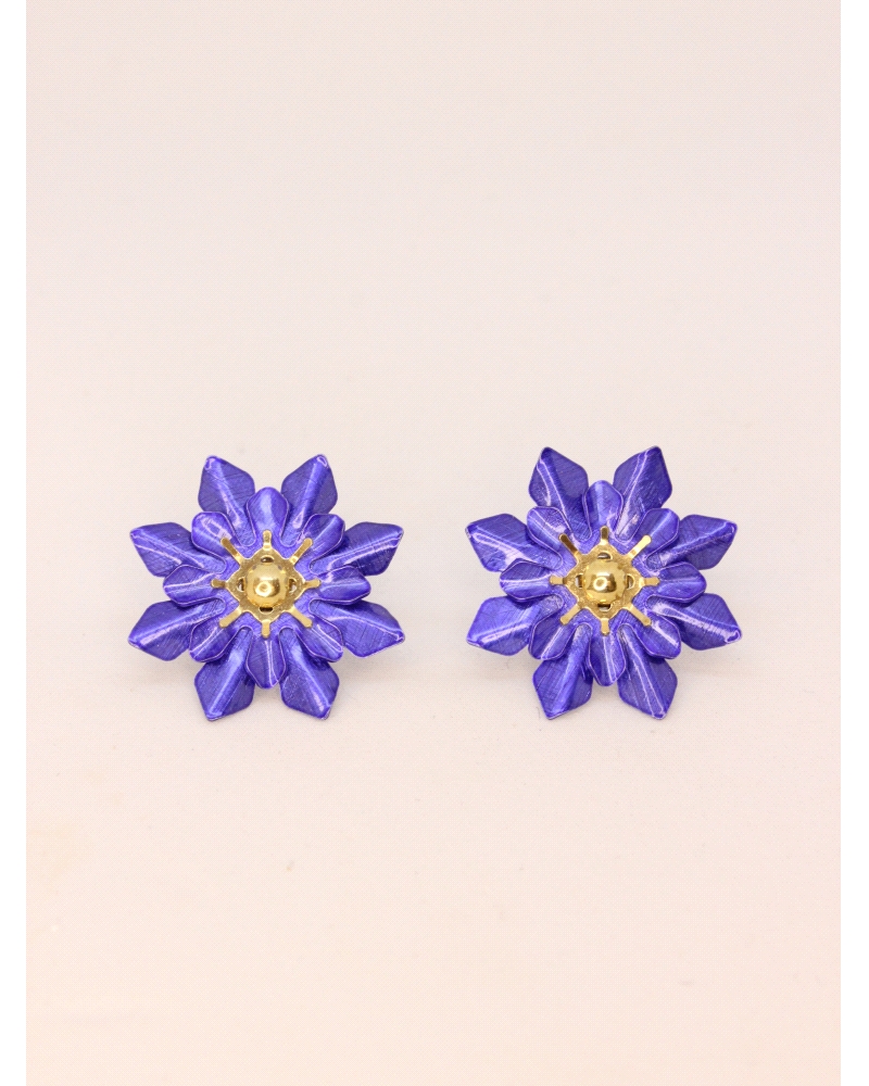 <P>Pendientes de plata de primera ley (925) esmaltados en color azul intenso y centro con baño de oro amarillo en forma de flor.