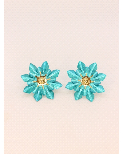 <P>Pendientes de plata de primera ley (925) esmaltados en color turquesa y centro con baño de oro amarillo en forma de flor.</P>