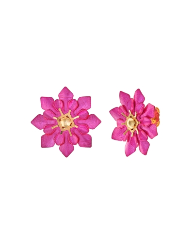 <P>Pendientes de plata de primera ley (925) esmaltados en color rosa fucsia y centro con baño de oro amarillo en forma de flor.<