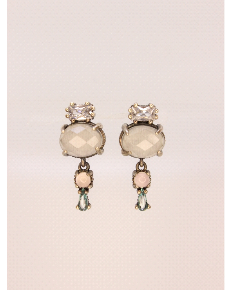 <P>Pendientes de plata de primera ley (925) con circonitas en tonos gris, rosa suave y azul..</P>
<P>Cierre de presión.</P>
<P