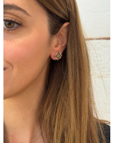 <P>Pendientes de plata de ley (925) con baño de oro rosa y circonitas en color, verde, marrón y champán.</P>
<P>Cierre de presi