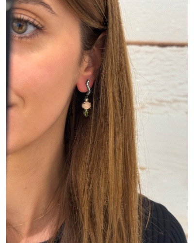 <P>Pendientes de plata de primera ley (925) con cuarzo rosa y circonitas en color blanco,&nbsp;verde y champán.</P>
<P>Cierre d