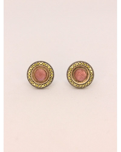 <P>Pendientes de plata de primera ley (925) y lamina de oro con cuarzo granate.</P>
<P>Cierre de presión.</P>
<P>Medida: 11,5 