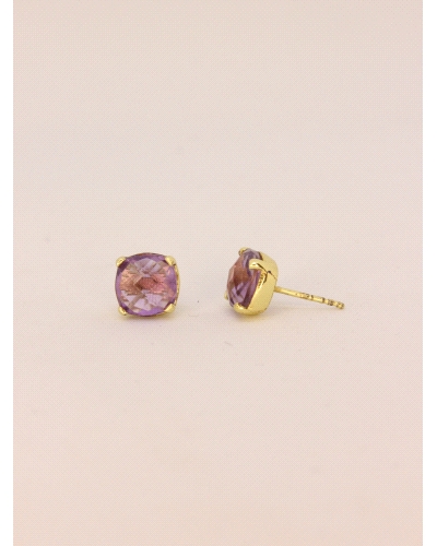 <P>Pendientes de plata ( 925) con baño de oro amarillo y circonita en color morado.</P>
<P>Cierre de presión.</P>
<P>Medida: 8