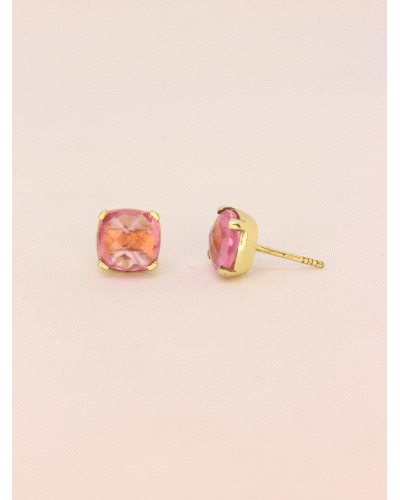 <P>Pendientes de plata (925) con baño de oro amarillo y circonita en color rosa suave.</P>
<P>Cierre de presión.</P>
<P>Medida