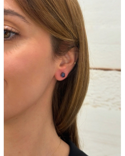 <P>Pendientes de plata (925) con baño de oro amarillo y circonita de color azul intenso.</P><BR>
<P>Cierre de presión.</P><BR>
