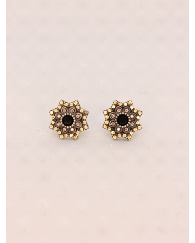 <P>Pendientes de plata de primera ley (925) con circonitas en color negro, marrón y champán.</P>
<P>Cierre de presión.</P>
<P>