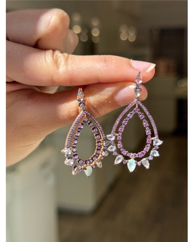 <P>Pendientes de plata de primera ley (925) con baño de oro rosa y circonitas en color rosa fucsia y verde agua.</P>
<P>Cierre 