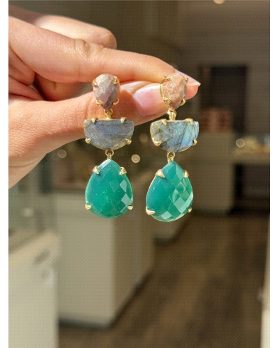 <P>Pendientes de plata de primera ley (925) con baño de oro amarillo y 3 piedras. Color melocotón en forma de gota, semicírculo 