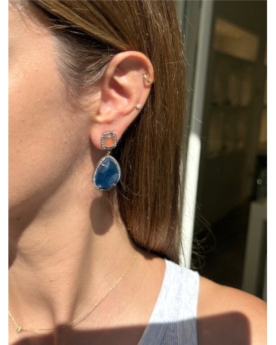 <P>Pendientes de plata de primera ley (925) con baño de oro rosa y piedras en color naranja y azul oscuro rodeasas de circonitas