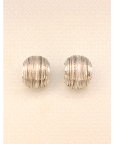 <P>Pendientes de plata de primera ley (925)</P>
<P>Cierre de presión.</P>
<P>Medida: 19 mm de diametro exterior.</P>