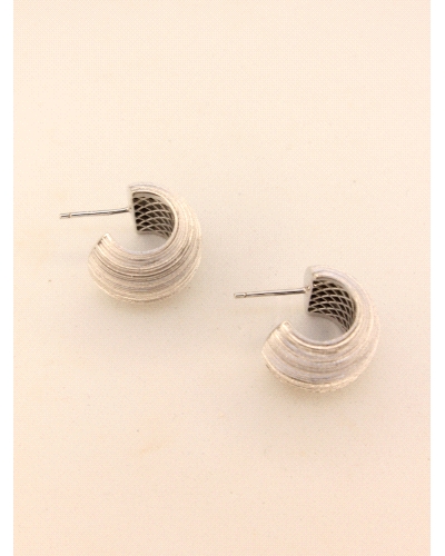 <P>Pendientes de plata de primera ley (925)</P>
<P>Cierre de presión.</P>
<P>Medida: 19 mm de diametro exterior.</P>