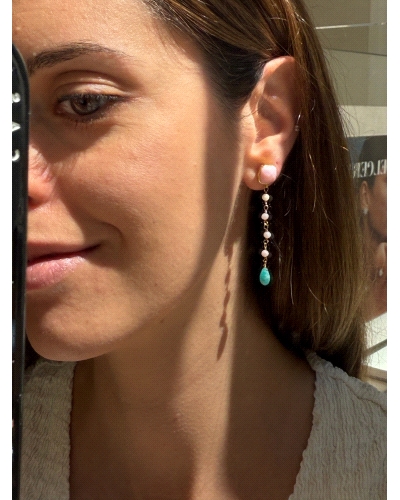 Pendientes de plata de primera ley (925) con baño de oro amarillo.
Cierre de presión.
Medida 56 mm de largo.