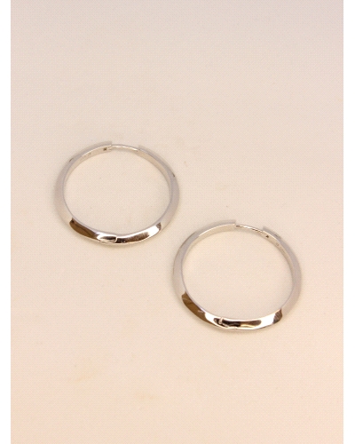 <P>Pendientes de plata de primera ley (925)</P>
<P>Medida: 30 mm diametro exterior.</P>