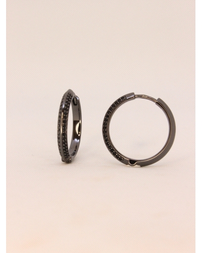 <P>Pendientes de plata de primera ley (925) con rutenio negro y circonitas negras.</P>
<P>Medida: 23 mm de diametro exterior.</