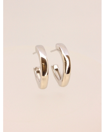 <P>Pendientes de plata de primera ley (925) con baño de rodio.</P>
<P><SPAN style='FONT-SIZE: 15px; FONT-FAMILY: Montserrat, sa