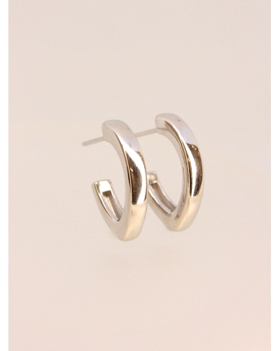 <P>Pendientes de plata de primera ley (925) con baño de rodio.</P>
<P><SPAN style='FONT-SIZE: 15px; FONT-FAMILY: Montserrat, sa