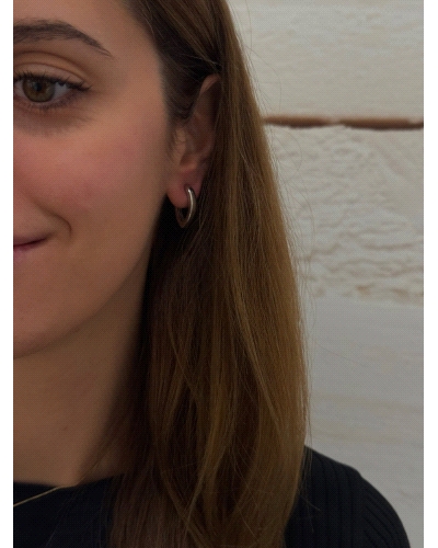 <P>Pendientes de plata de primera ley (925) con baño de rodio.</P>
<P><SPAN style='FONT-SIZE: 15px; FONT-FAMILY: Montserrat, sa