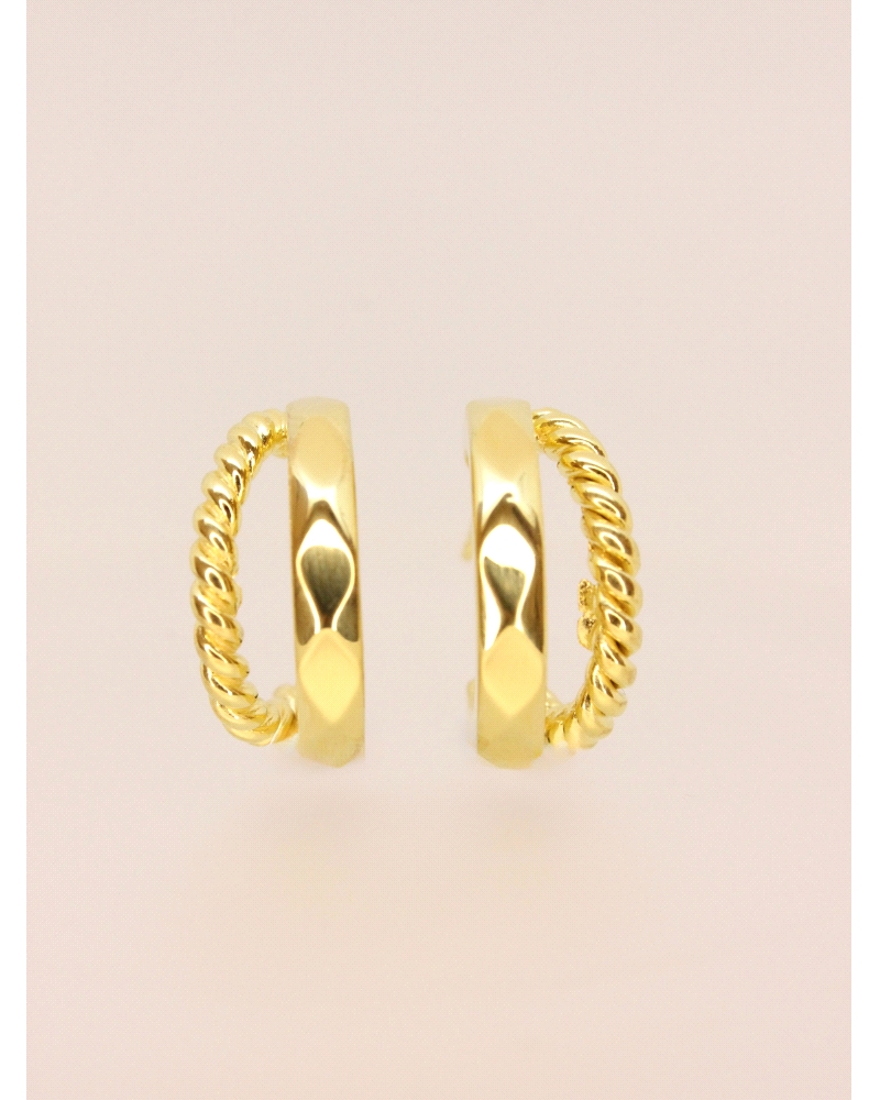 <P>Pendientes de plata de primera ley (925) bañados en oro amarillo de 18kt.</P>
<P>Cierre de presión.</P>
<P>Dimensiones de l