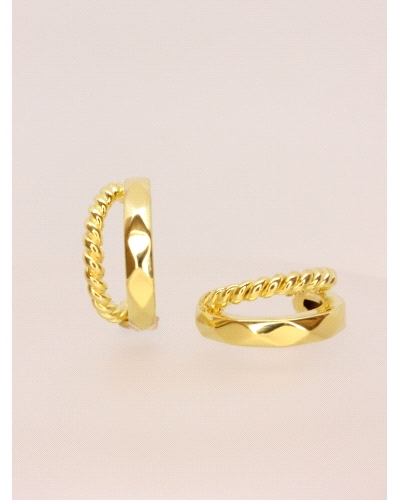 <P>Pendientes de plata de primera ley (925) bañados en oro amarillo de 18kt.</P>
<P>Cierre de presión.</P>
<P>Dimensiones de l