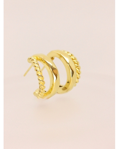 <P>Pendientes de plata de primera ley (925) bañados en oro amarillo de 18kt.</P>
<P>Cierre de presión.</P>
<P>Dimensiones de l