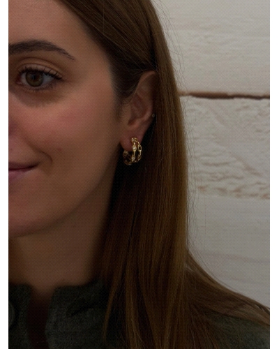 <P>Pendientes de plata de primera ley (925) bañados en oro amarillo de 18kt.</P>
<P>Cierre de presión.</P>
<P>Dimensiones de l