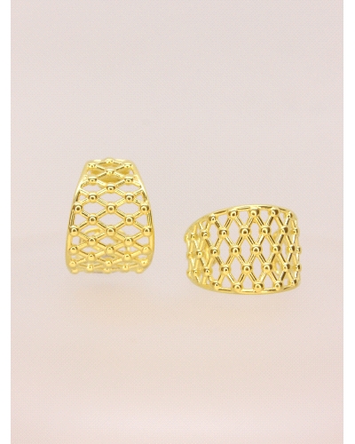 <P>Pendientes de plata de primera ley (925) bañados en oro amarillo de 18kt.</P>
<P>Cierre de presión.</P>
<P>Medida: 18 x 13 